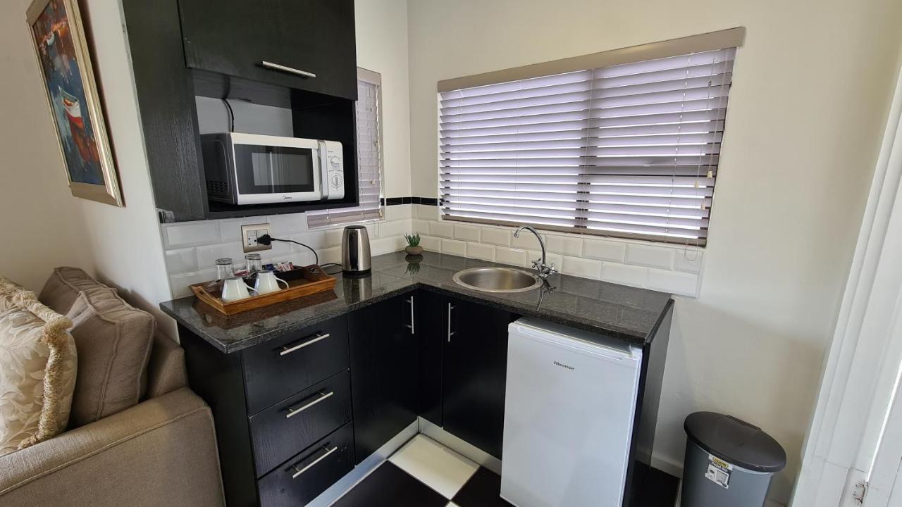 Hathaway Guest House East London Bagian luar foto