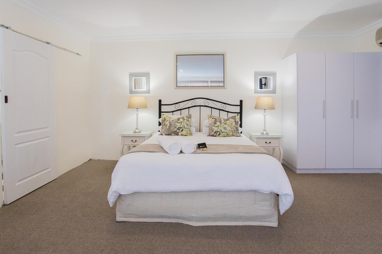 Hathaway Guest House East London Bagian luar foto